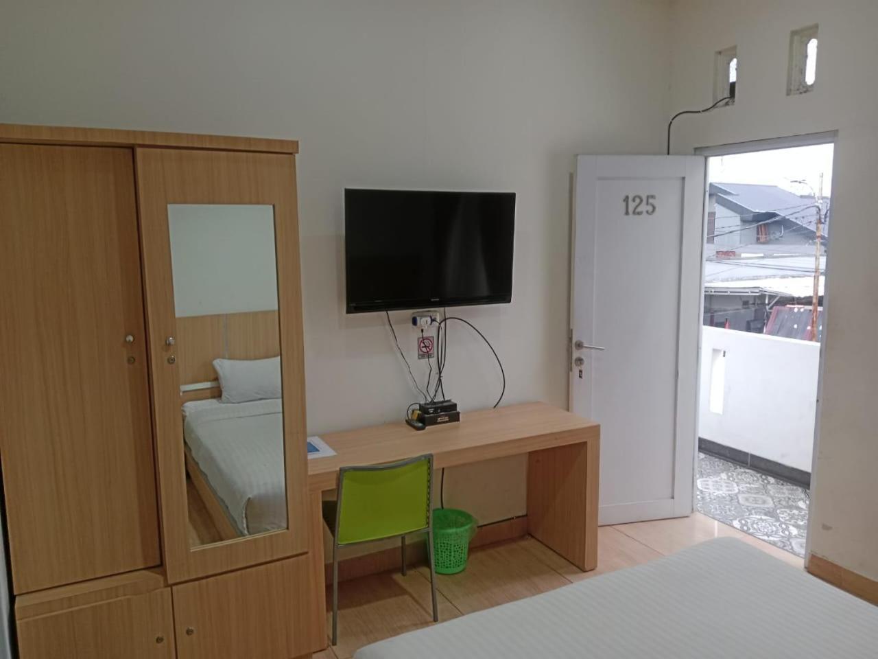 Macan Kumbang Residence Palembang Exterior foto